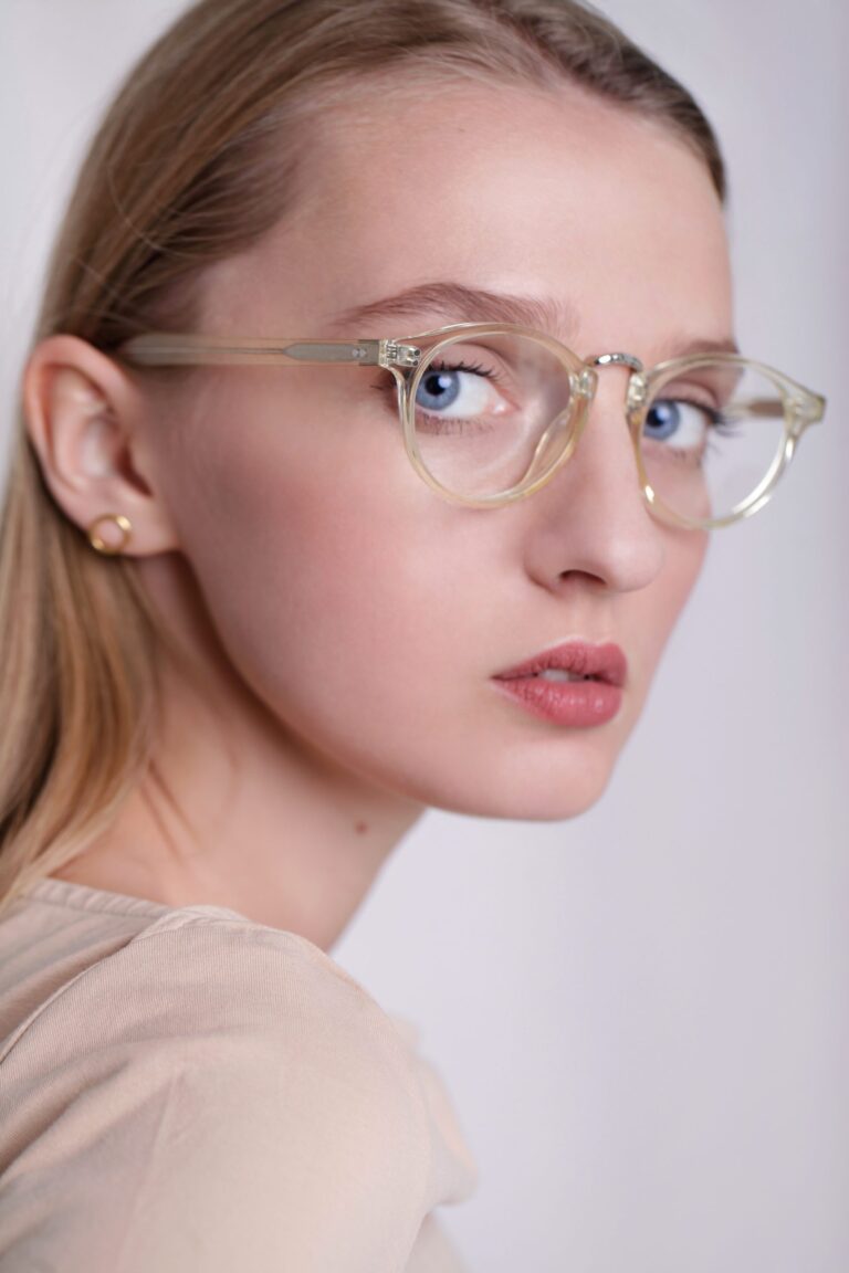 Co lepiej nosić? Okulary czy soczewki kontaktowe?