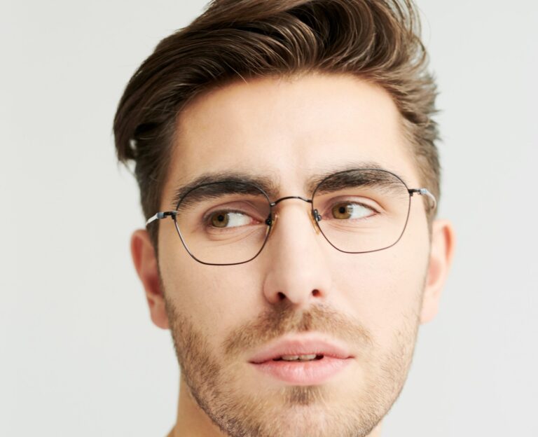 Soczewki BlueControl – sposób na zniwelowanie szkodliwego wpływu niebieskiego światła