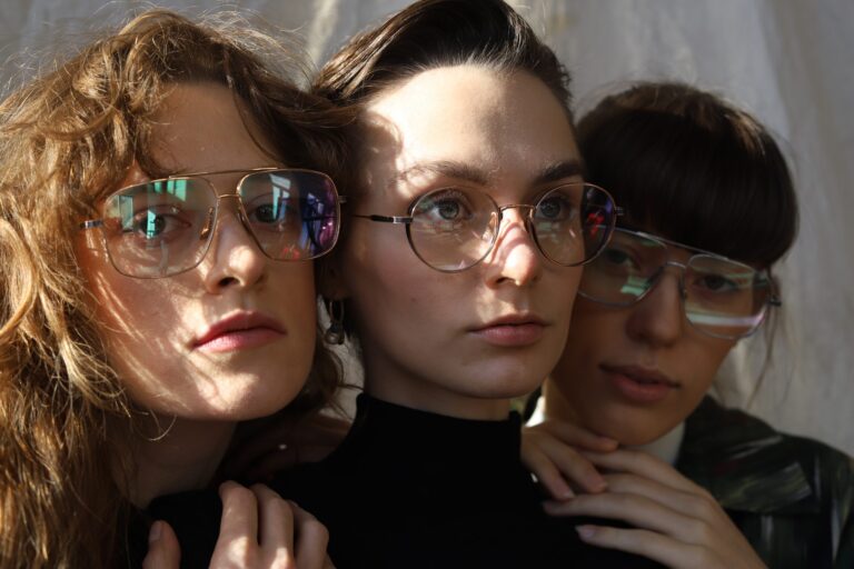 Soczewki kontaktowe czy okulary. To się nie wyklucza!