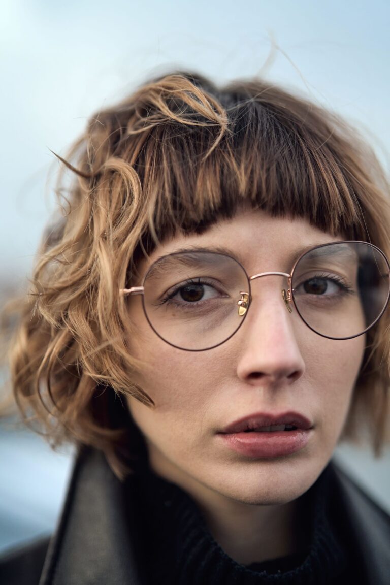 Okulary do komputera – jak działają, komu są potrzebne i jak wybrać idealne okulary z filtrem światła niebieskiego?